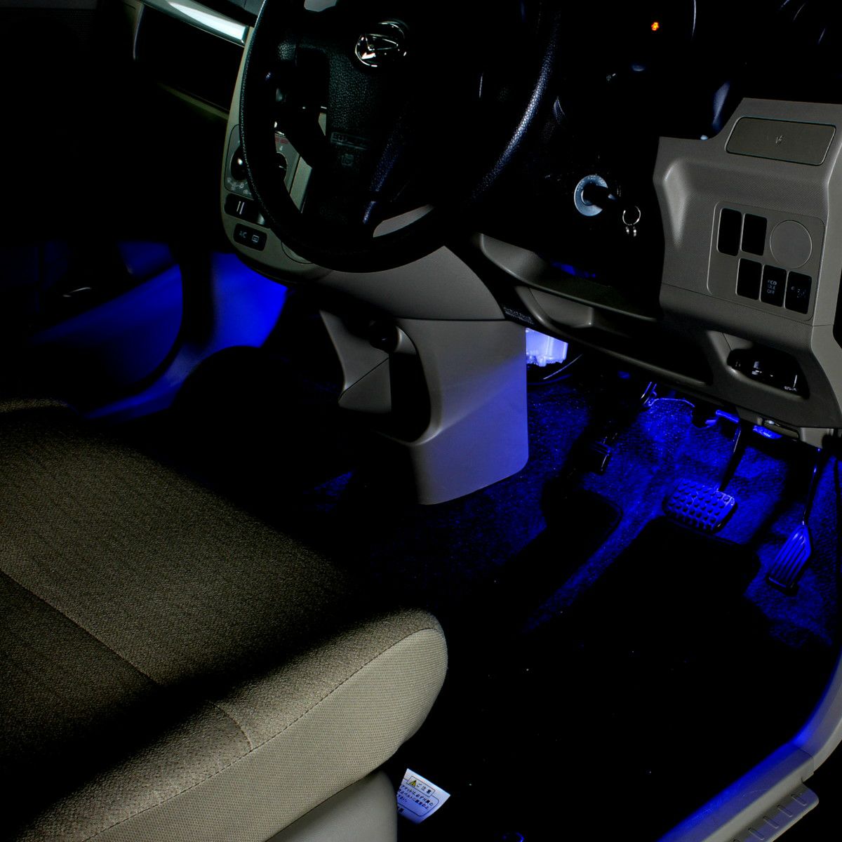 ムーヴ/ステラ(LA100/LA110)専用LEDフットライトキット | エーモン公式 ムーヴ/ステラ(LA100/LA110)専用LEDフットライトキット | エーモン公式