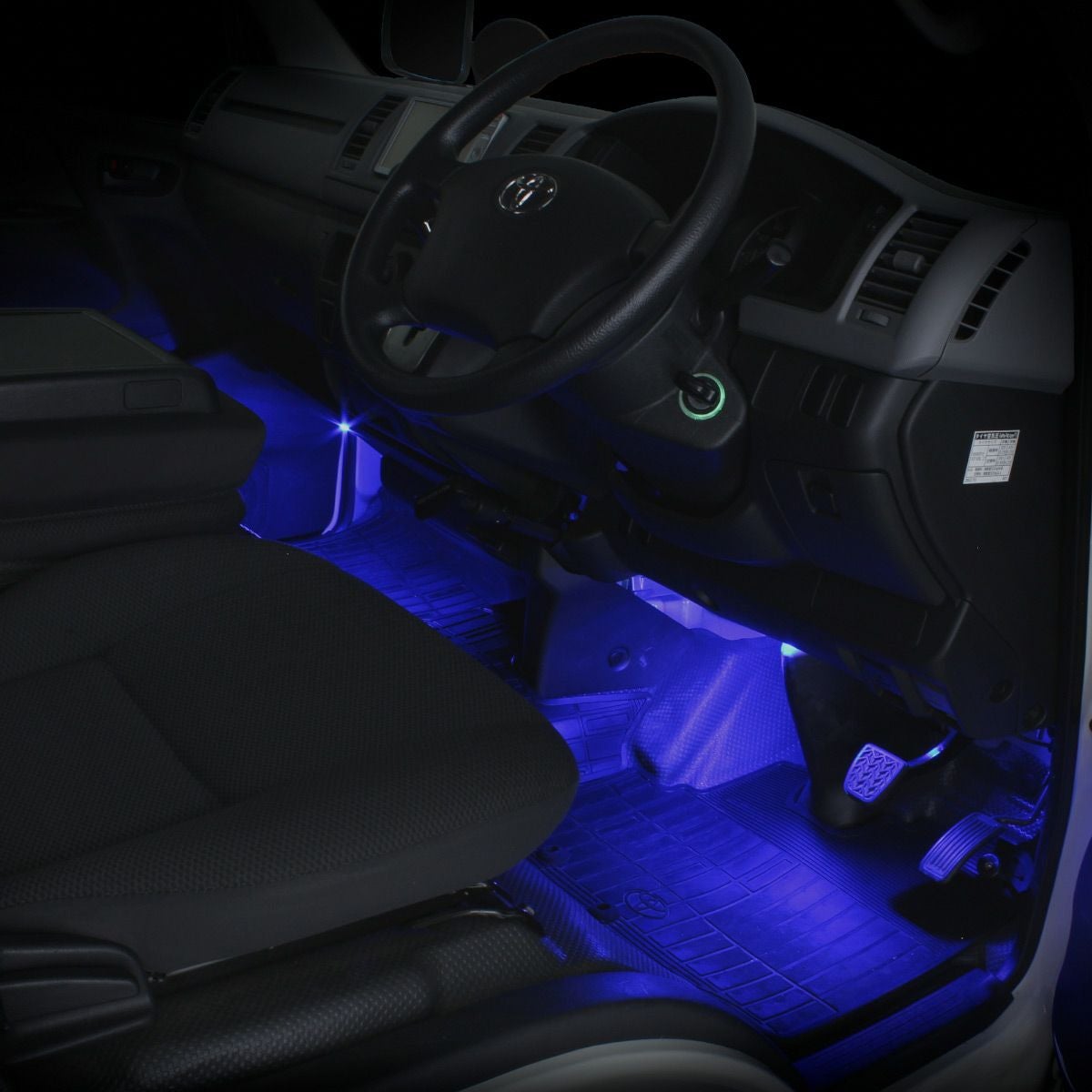 ハイエース(TRH200系)/レジアスエース(KDH200系)専用LEDフットライト